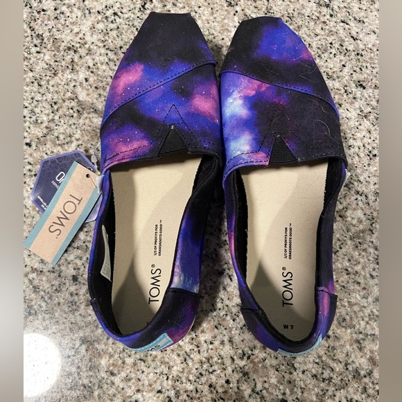 TOMS Women's Alpargata Canvas Slip -On Black Multi Galaxy Print Size 7 NWT - Picture 2 of 12